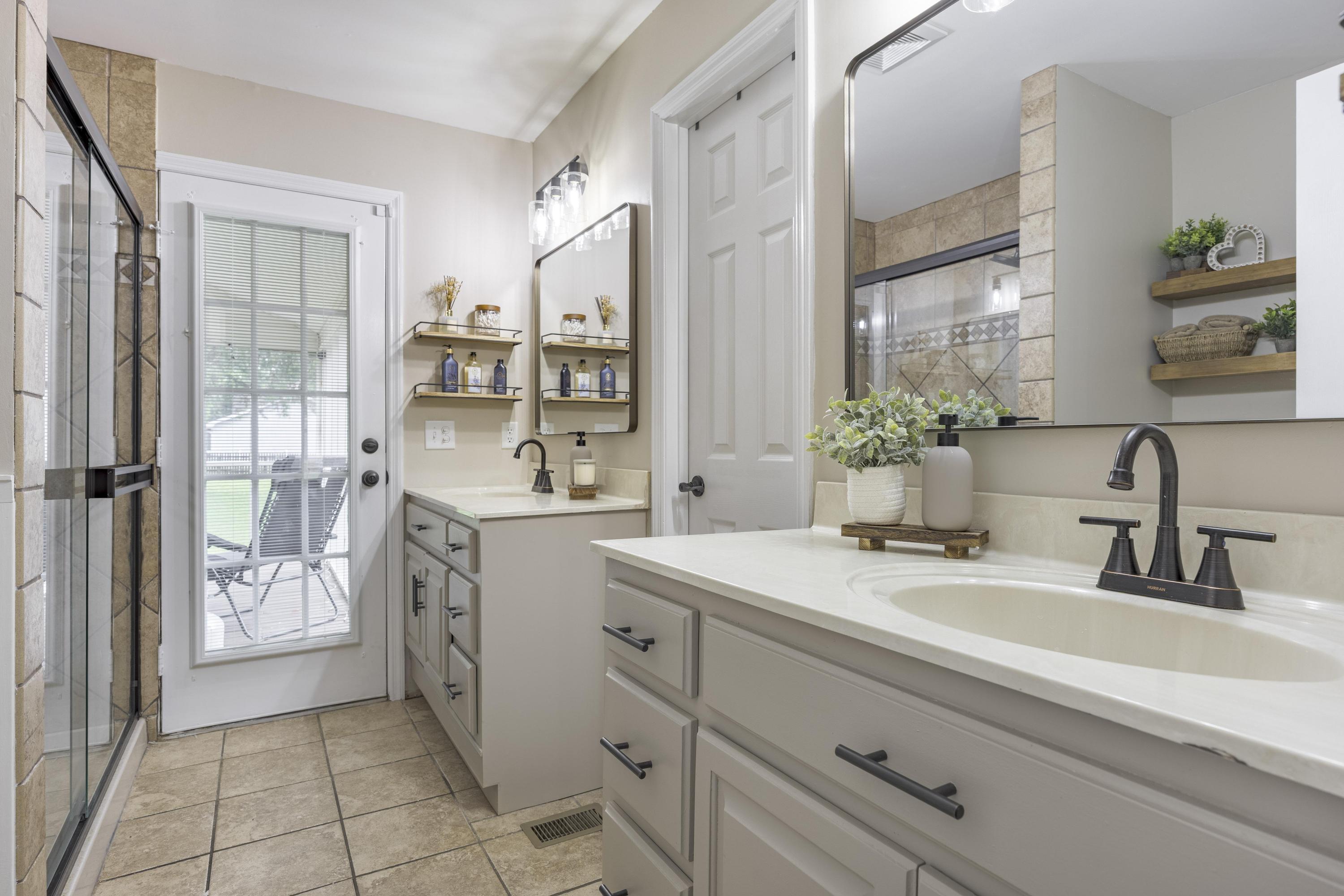 8520 Horseshoe Bend Lane