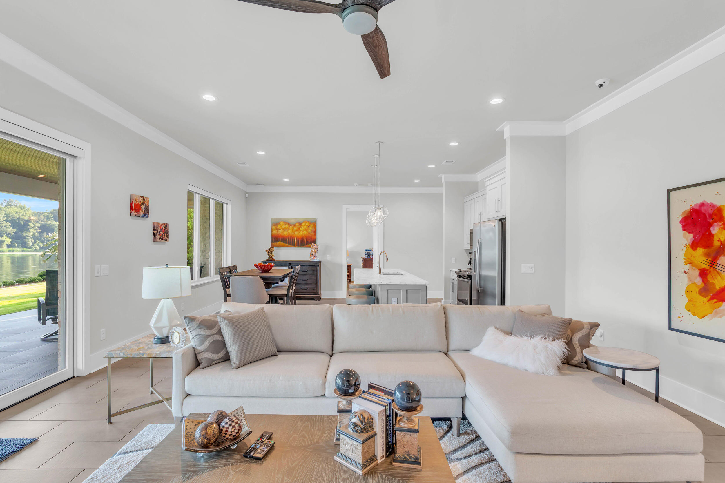 290 Edgewater Way