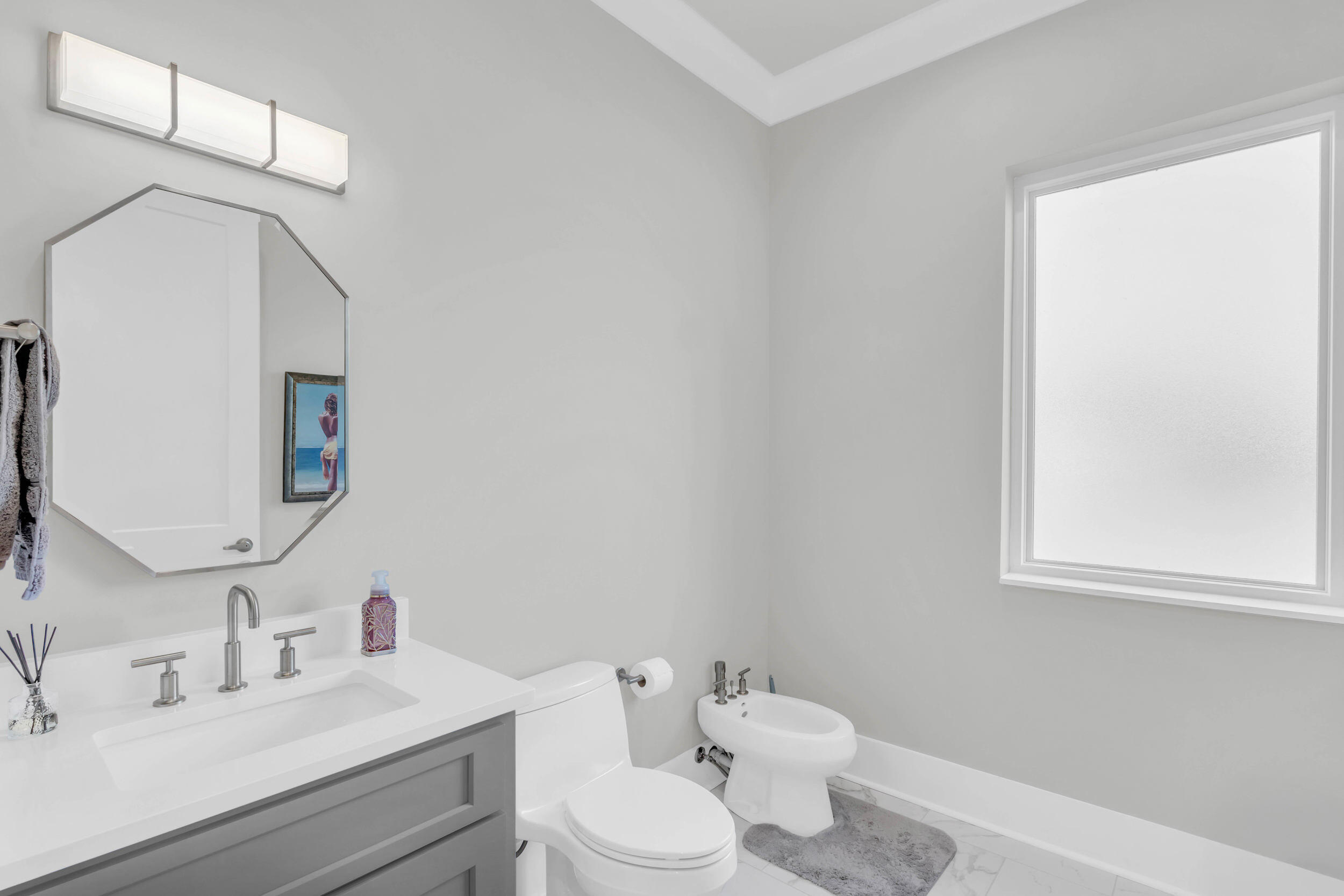 290 Edgewater Way
