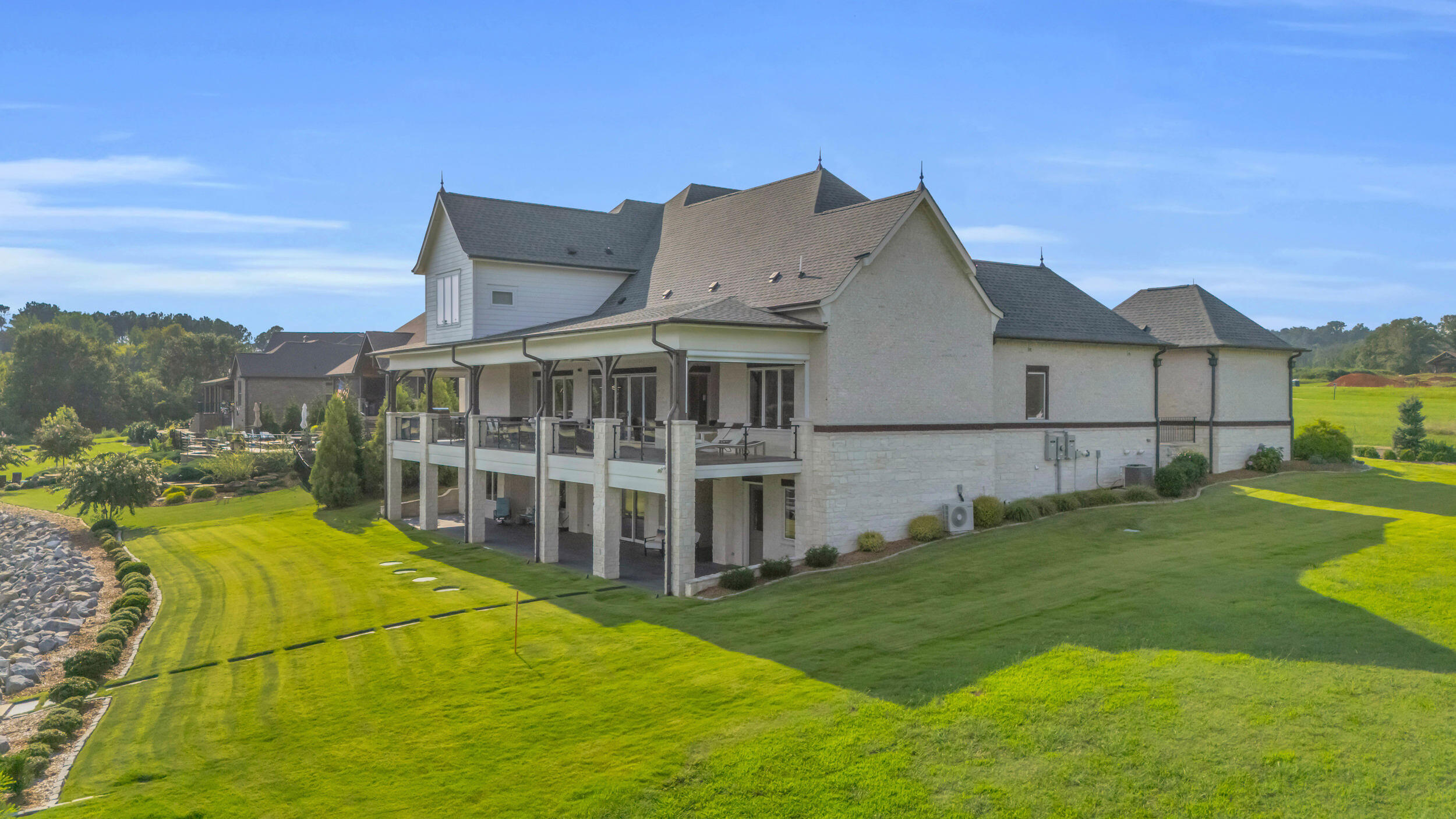290 Edgewater Way