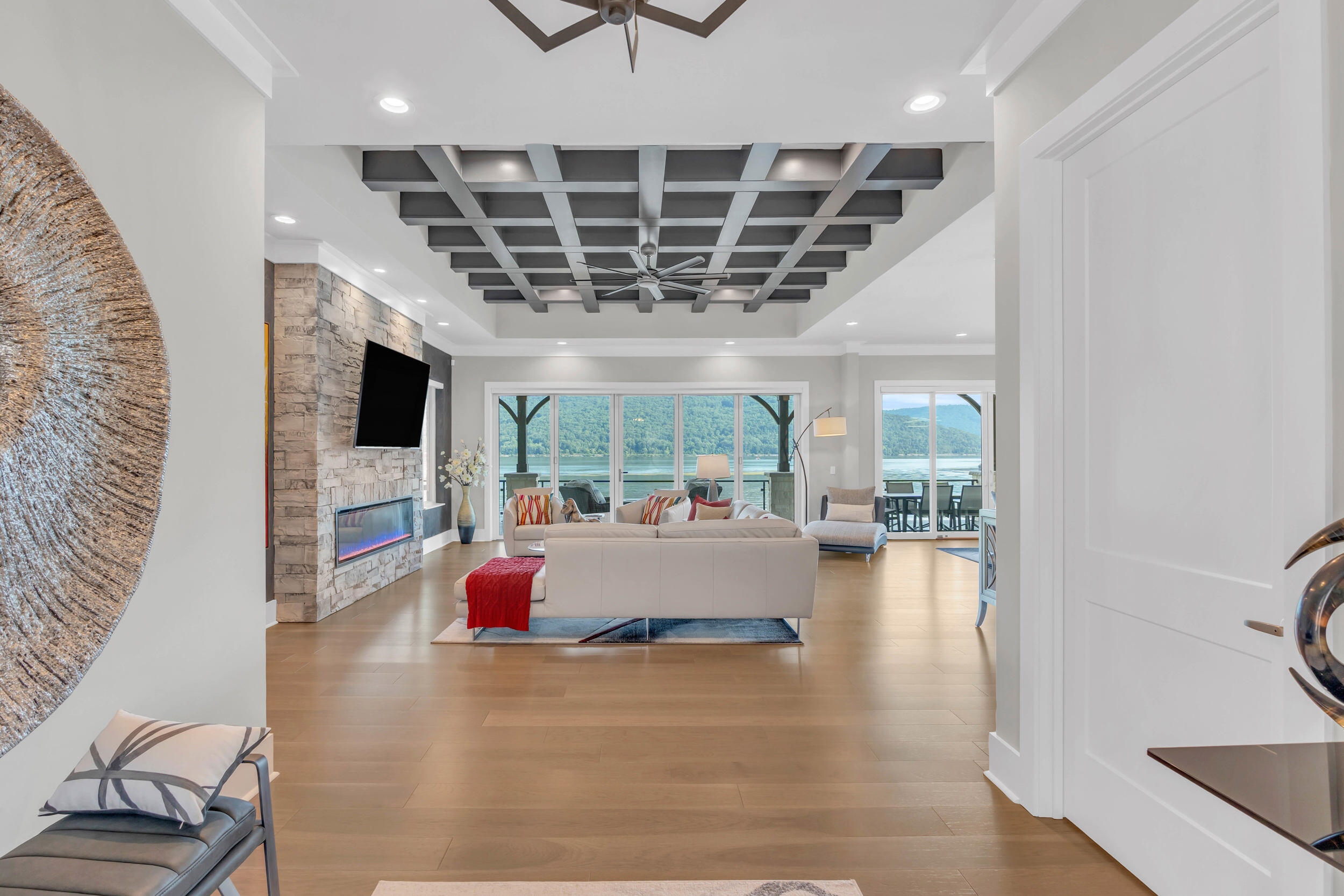290 Edgewater Way