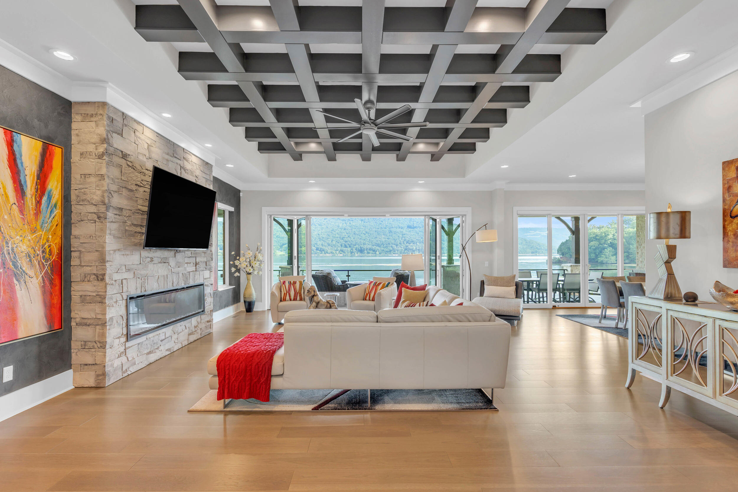 290 Edgewater Way