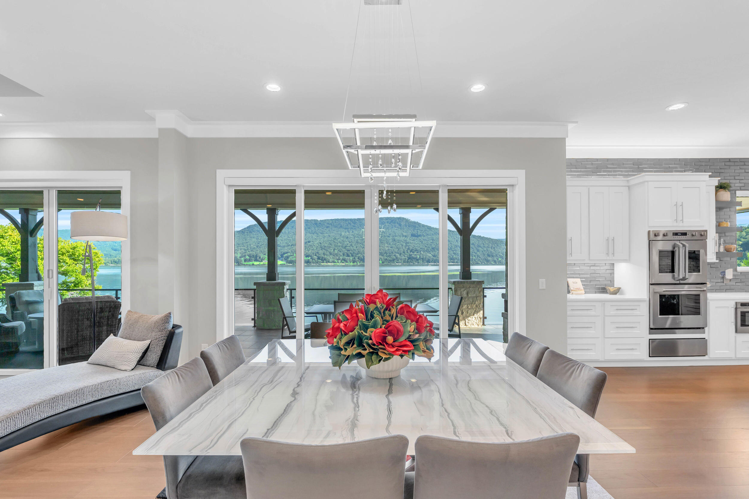 290 Edgewater Way