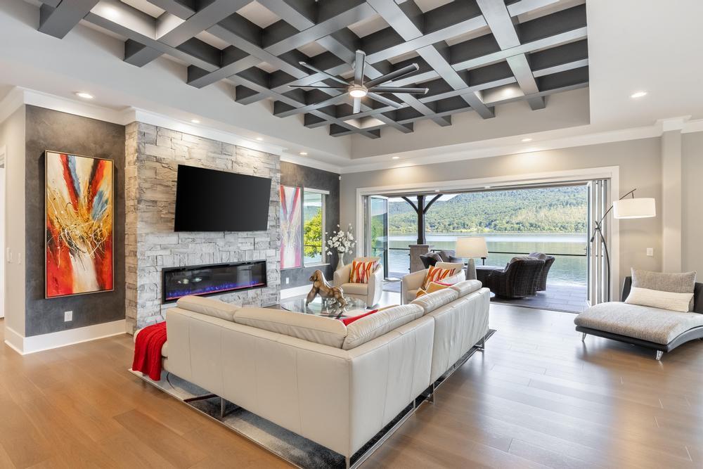 290 Edgewater Way