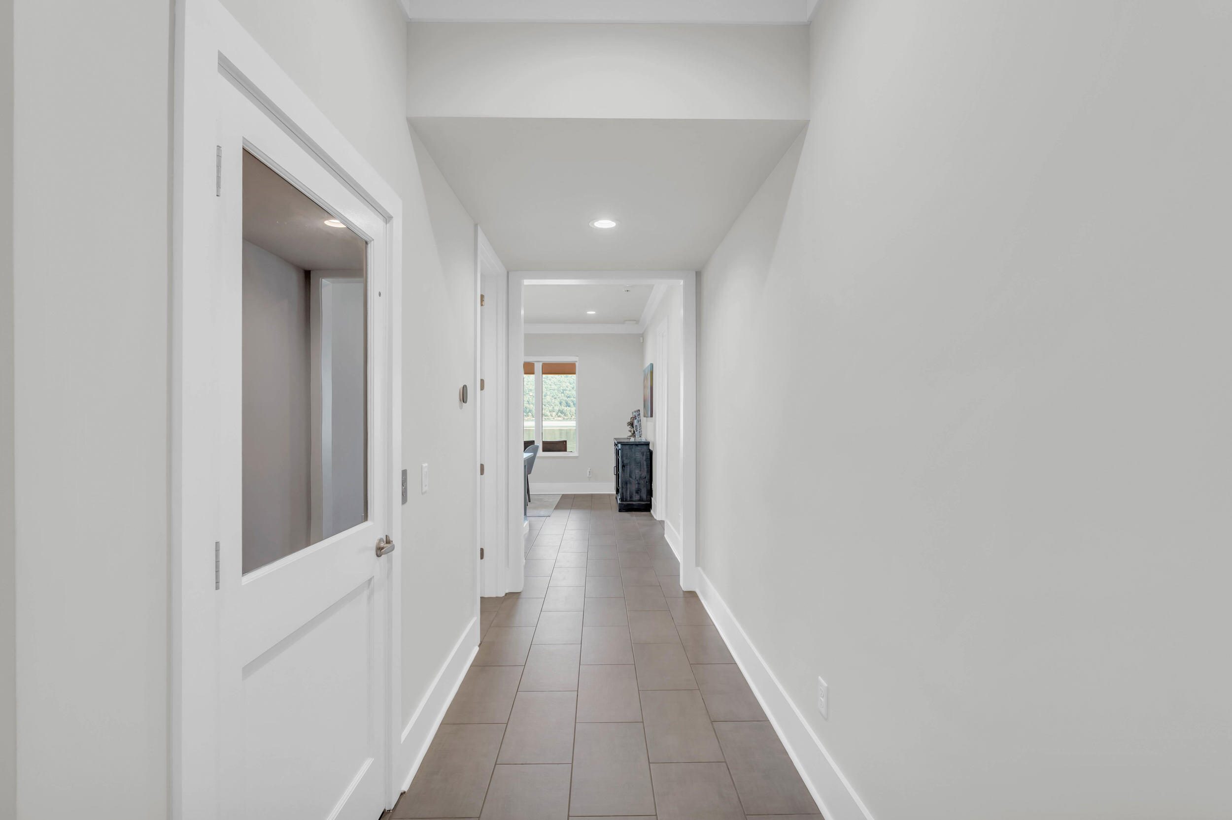 290 Edgewater Way