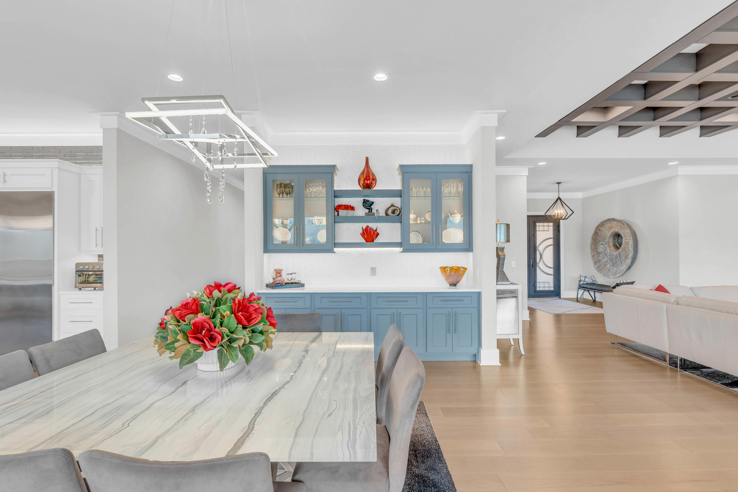 290 Edgewater Way