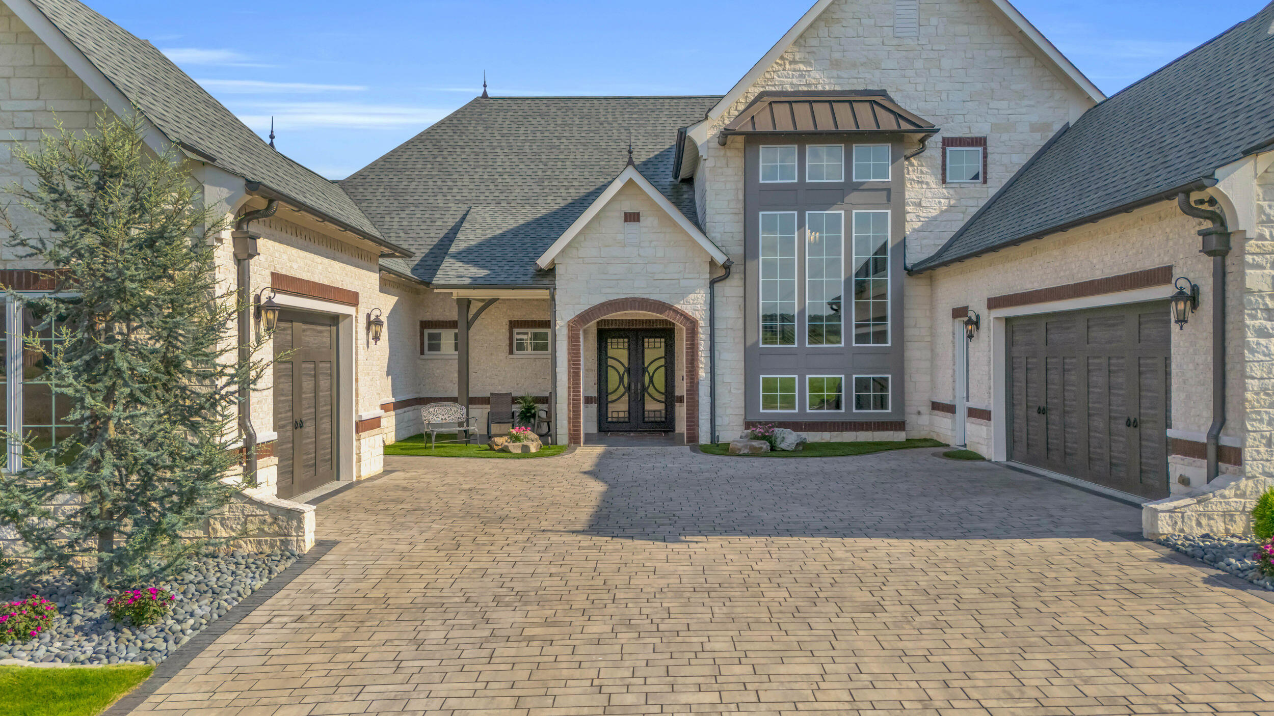 290 Edgewater Way