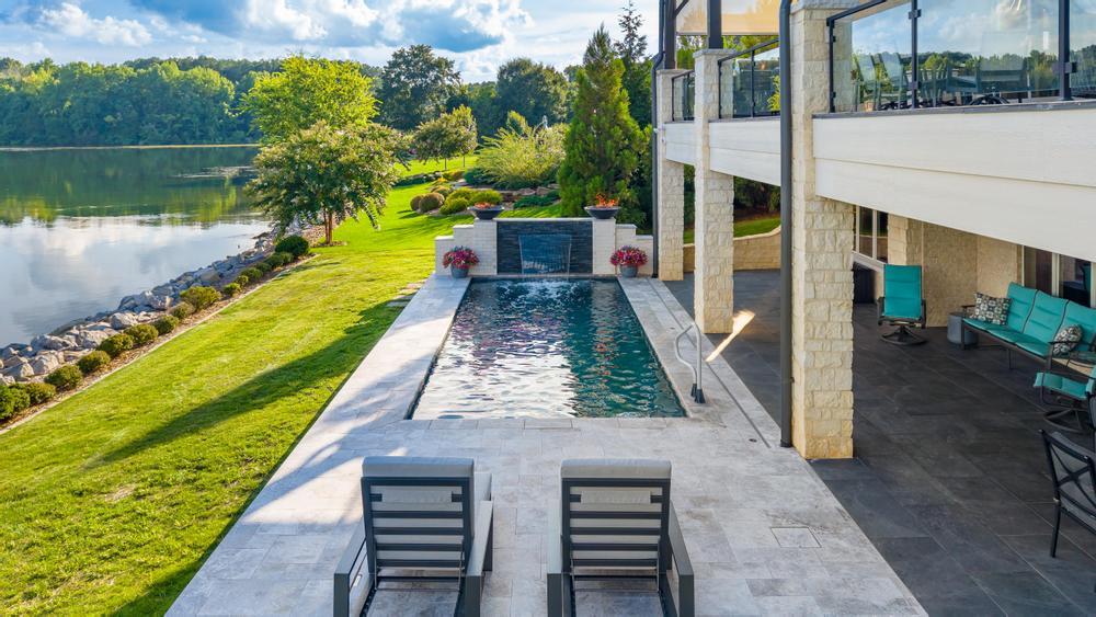 290 Edgewater Way