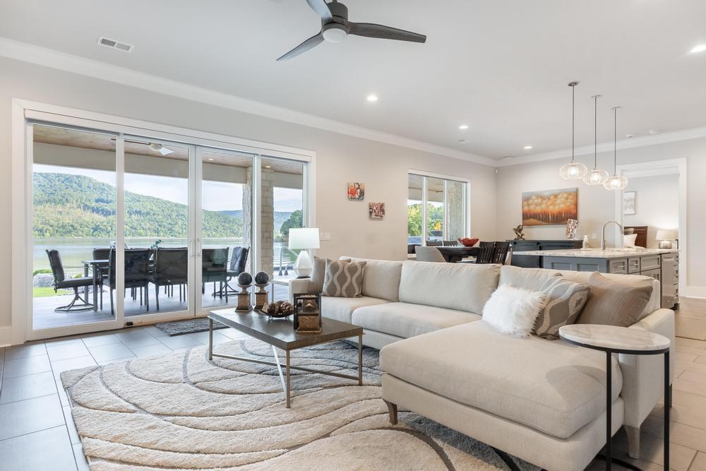 290 Edgewater Way
