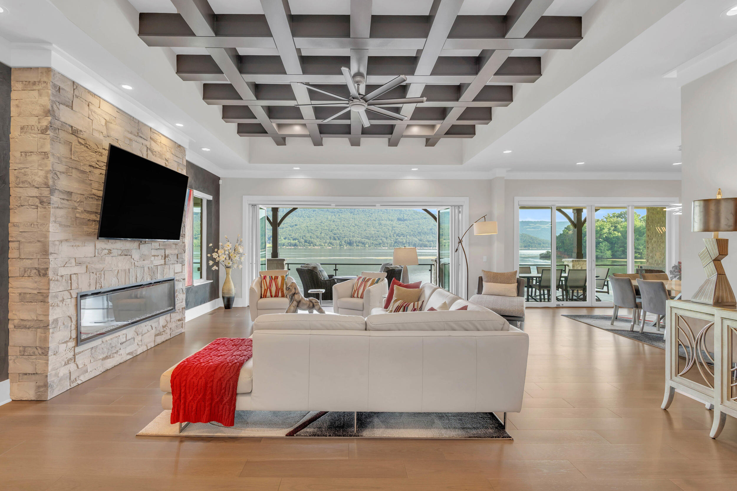 290 Edgewater Way