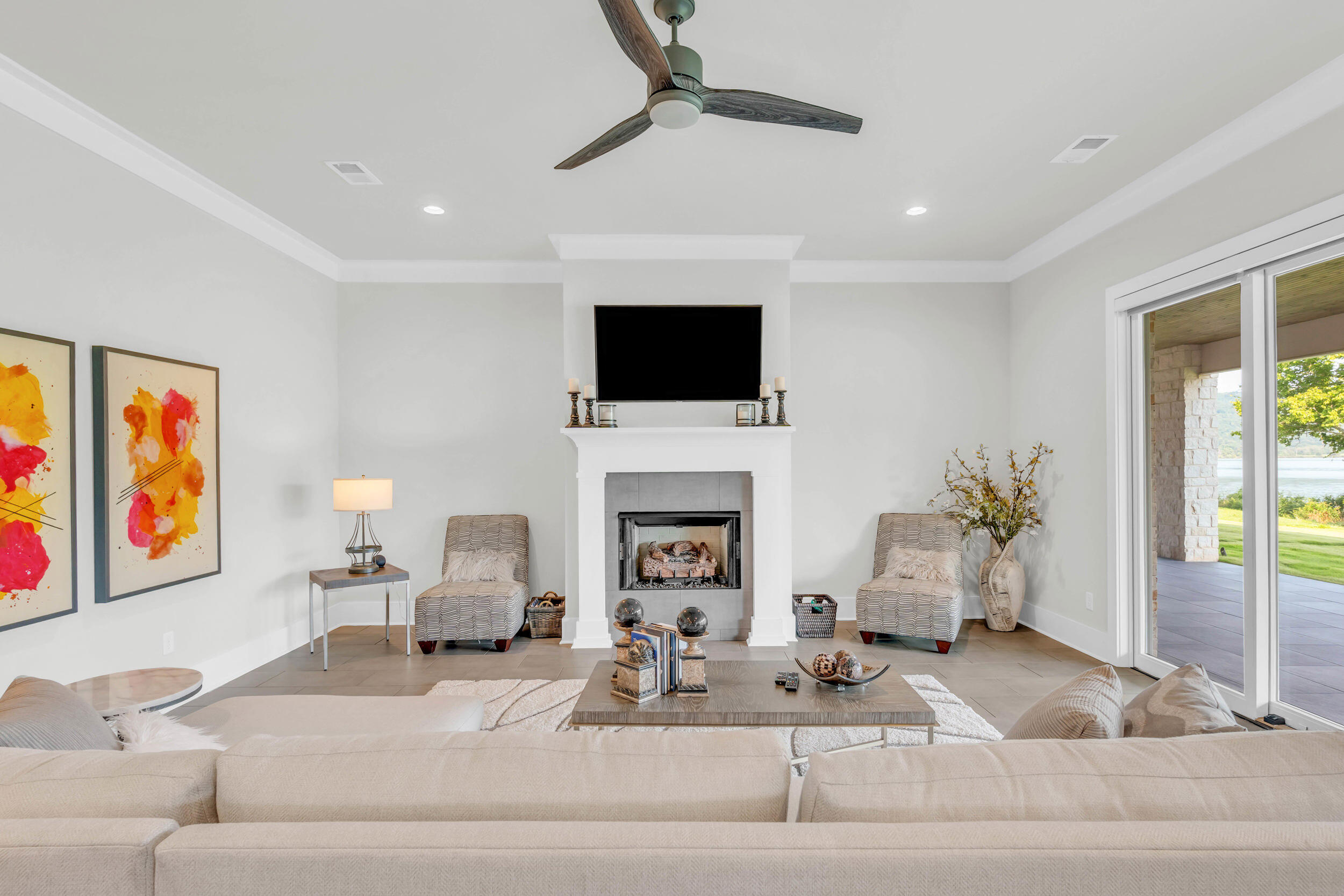 290 Edgewater Way
