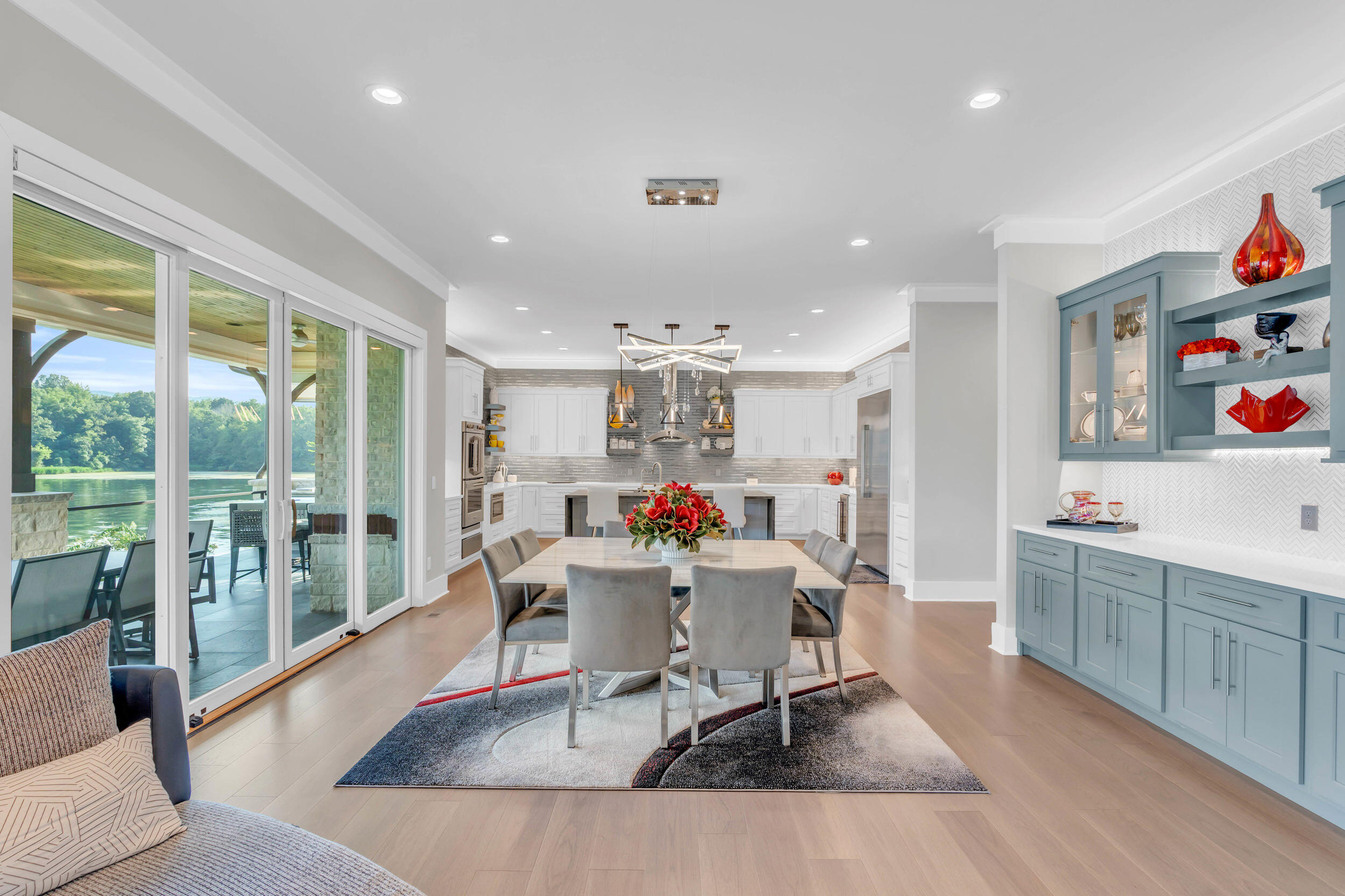 290 Edgewater Way