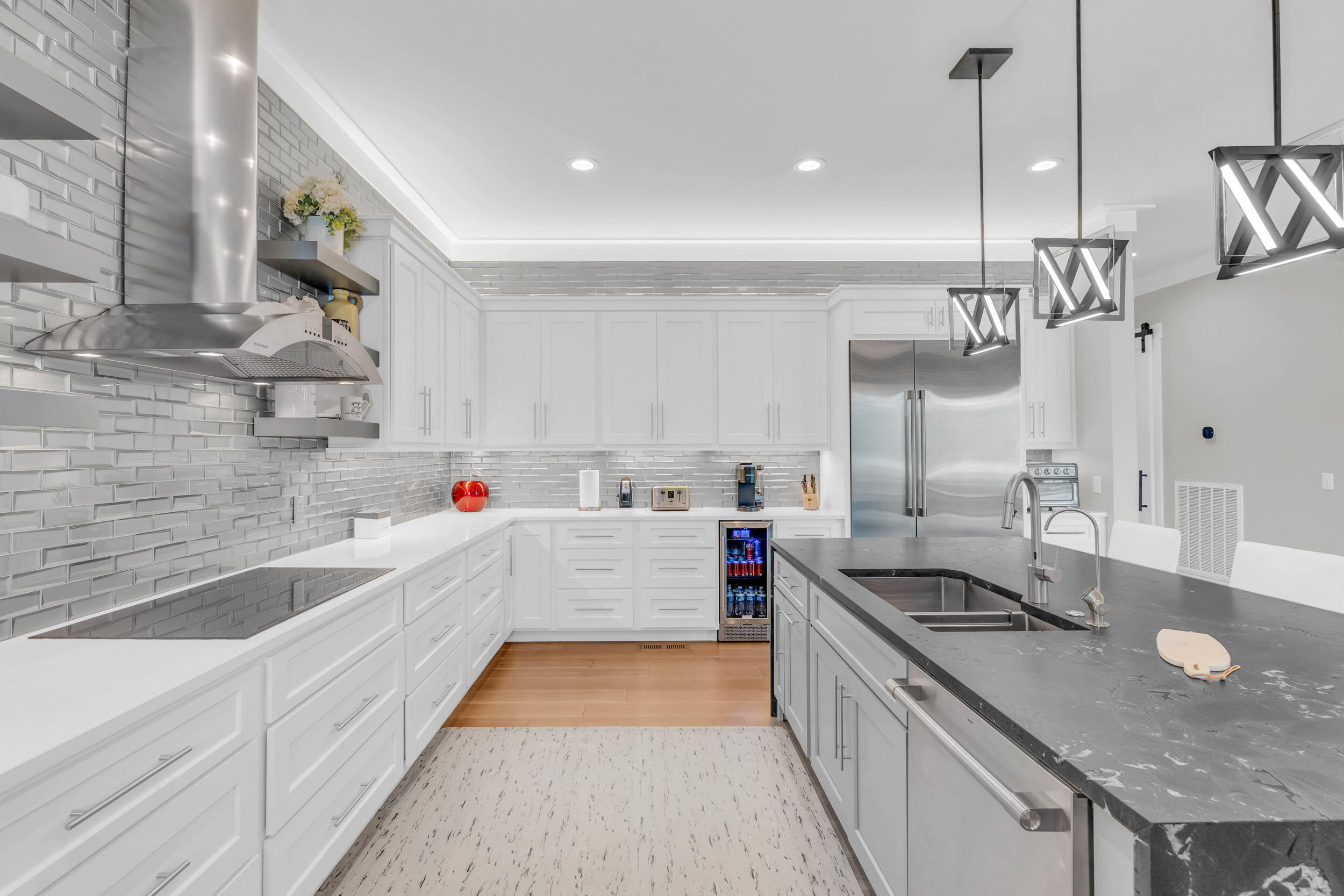 290 Edgewater Way