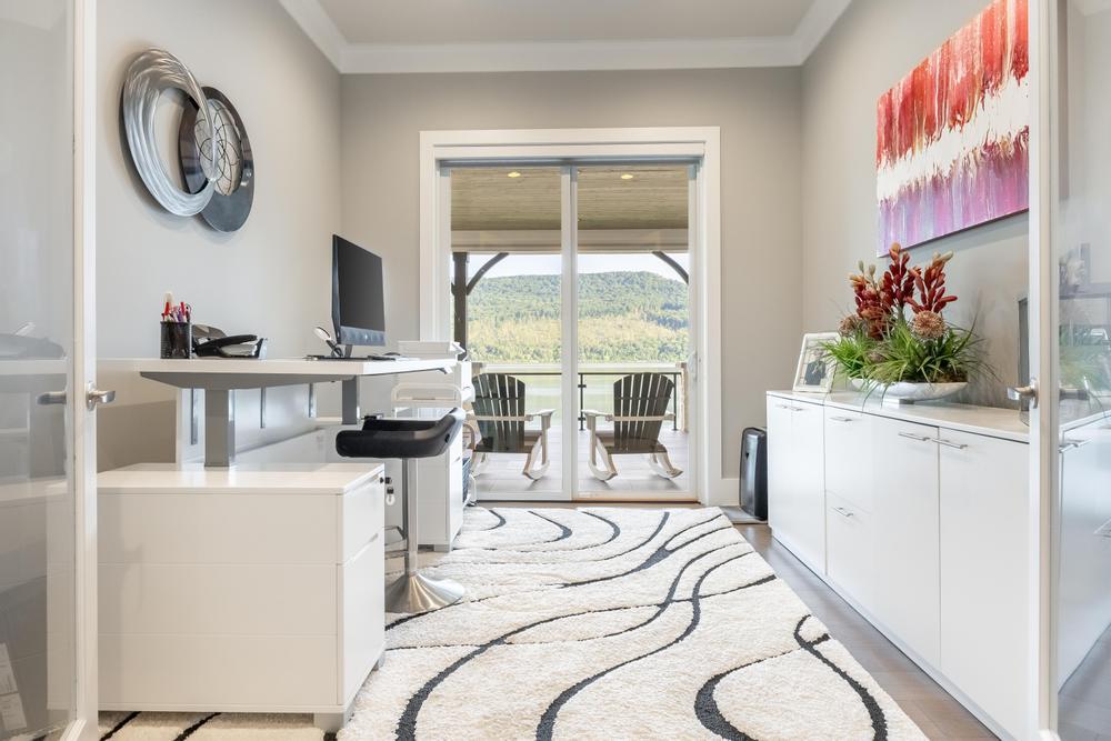 290 Edgewater Way