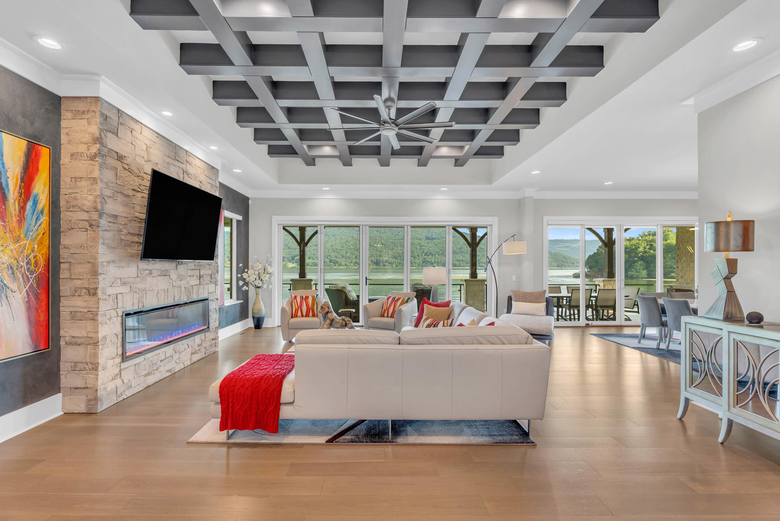 290 Edgewater Way