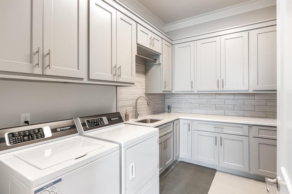 290 Edgewater Way