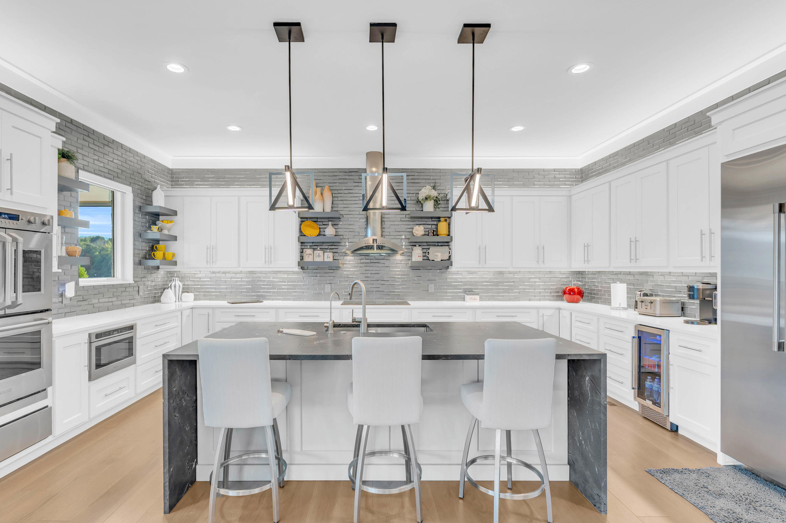 290 Edgewater Way
