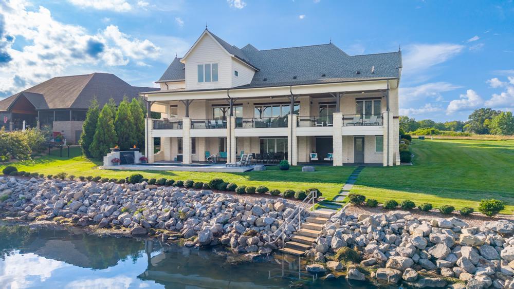 290 Edgewater Way