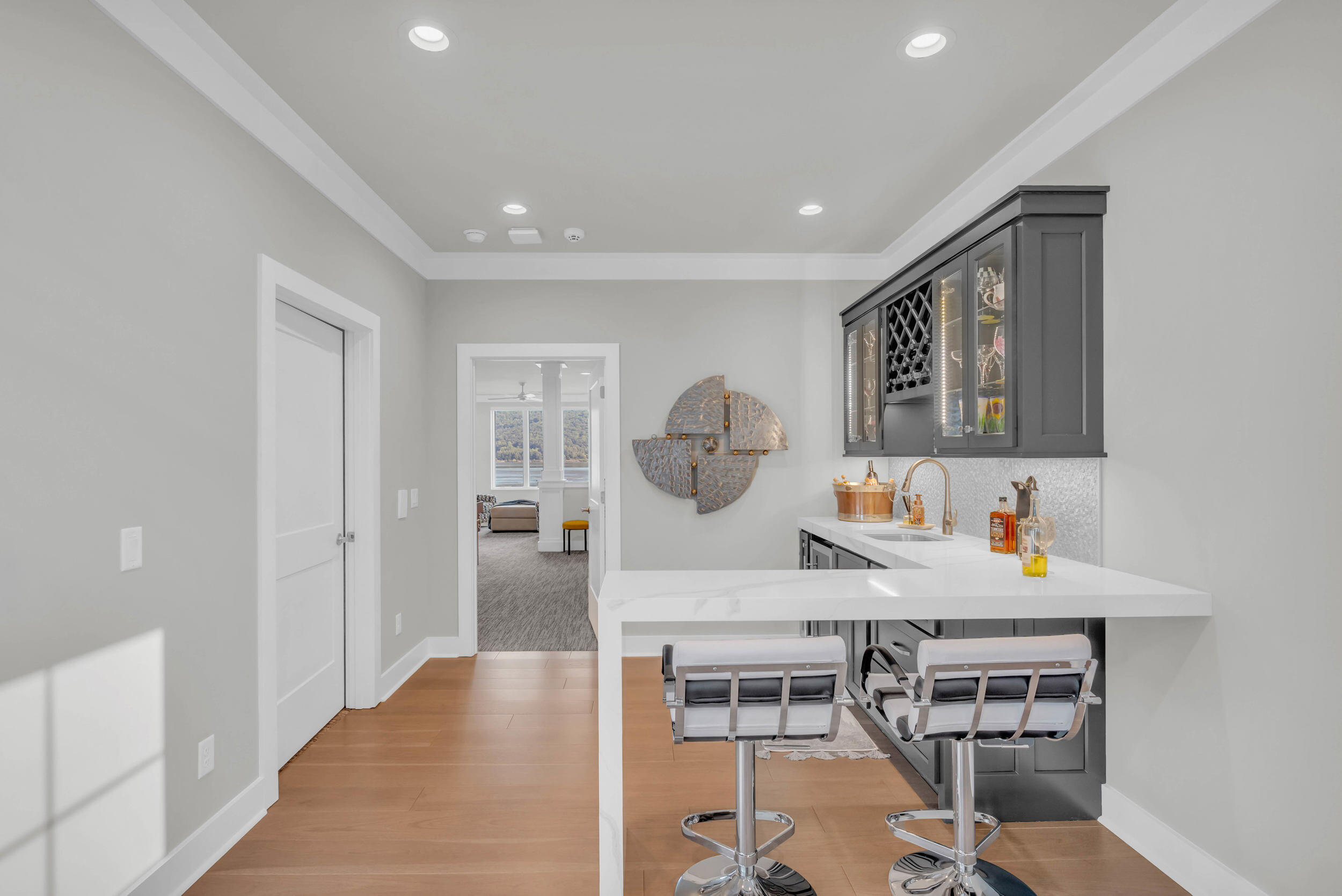 290 Edgewater Way