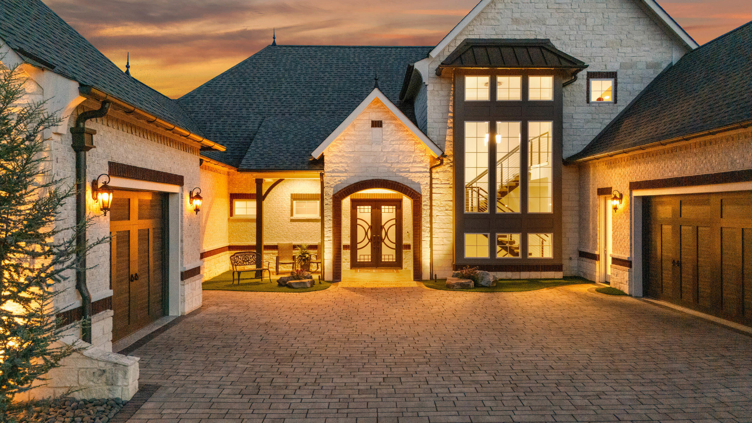 290 Edgewater Way