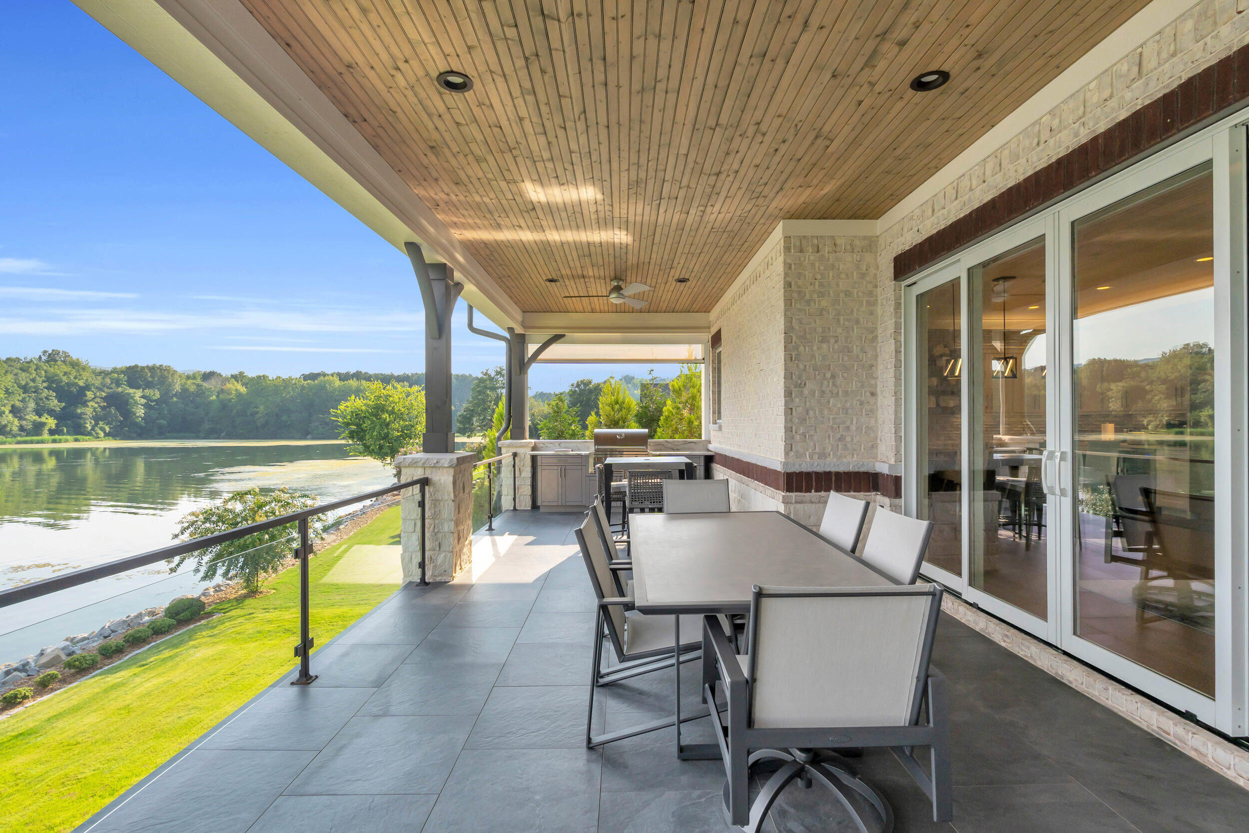 290 Edgewater Way