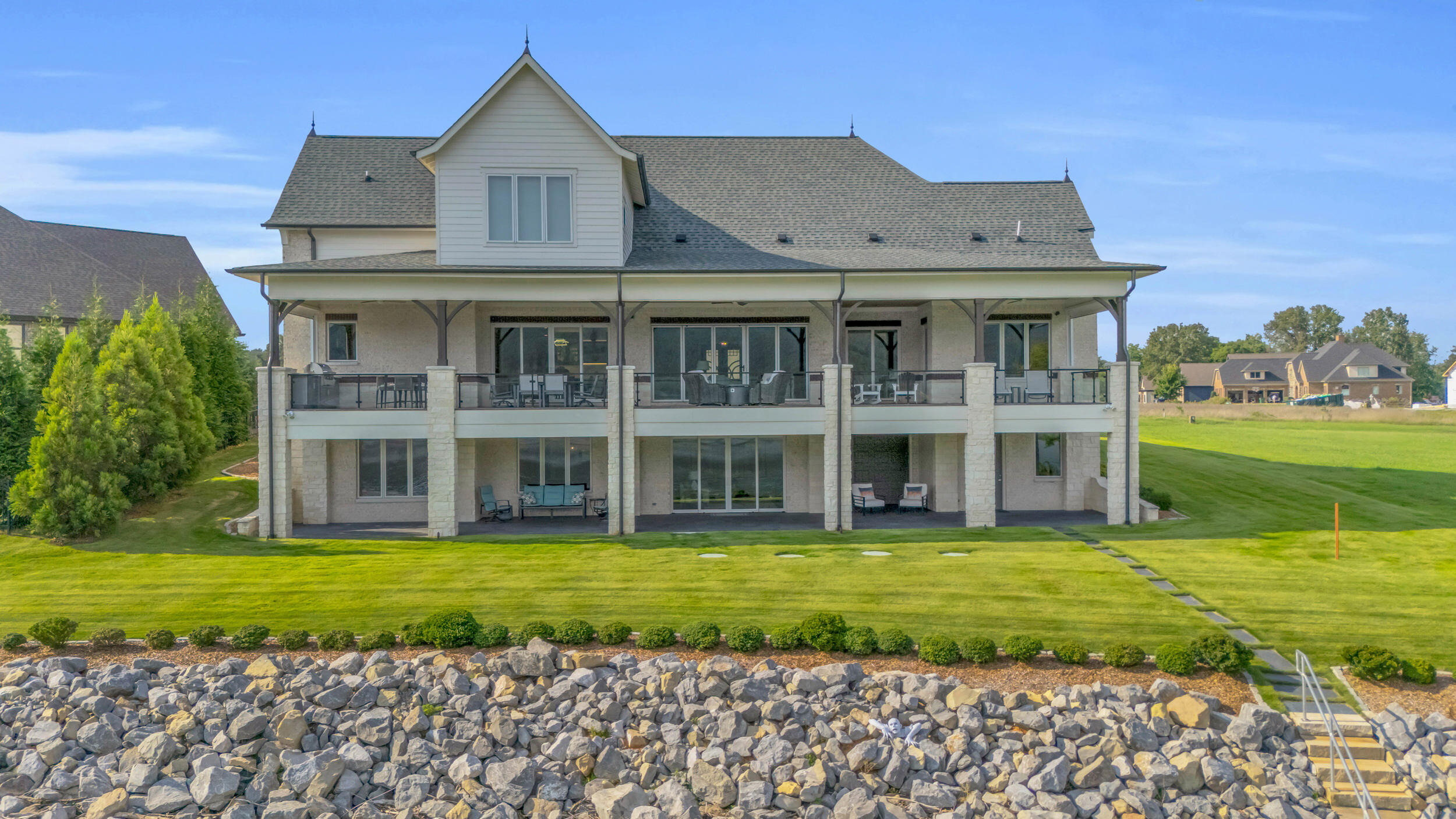 290 Edgewater Way