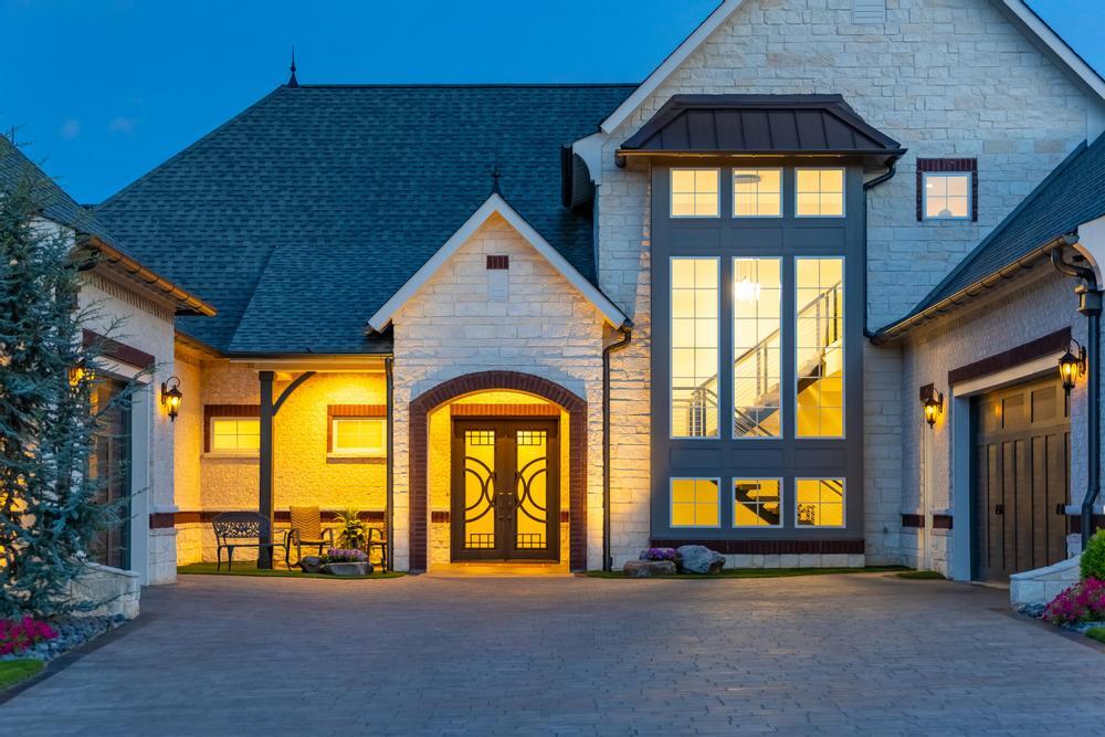 290 Edgewater Way