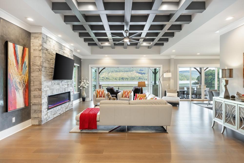 290 Edgewater Way