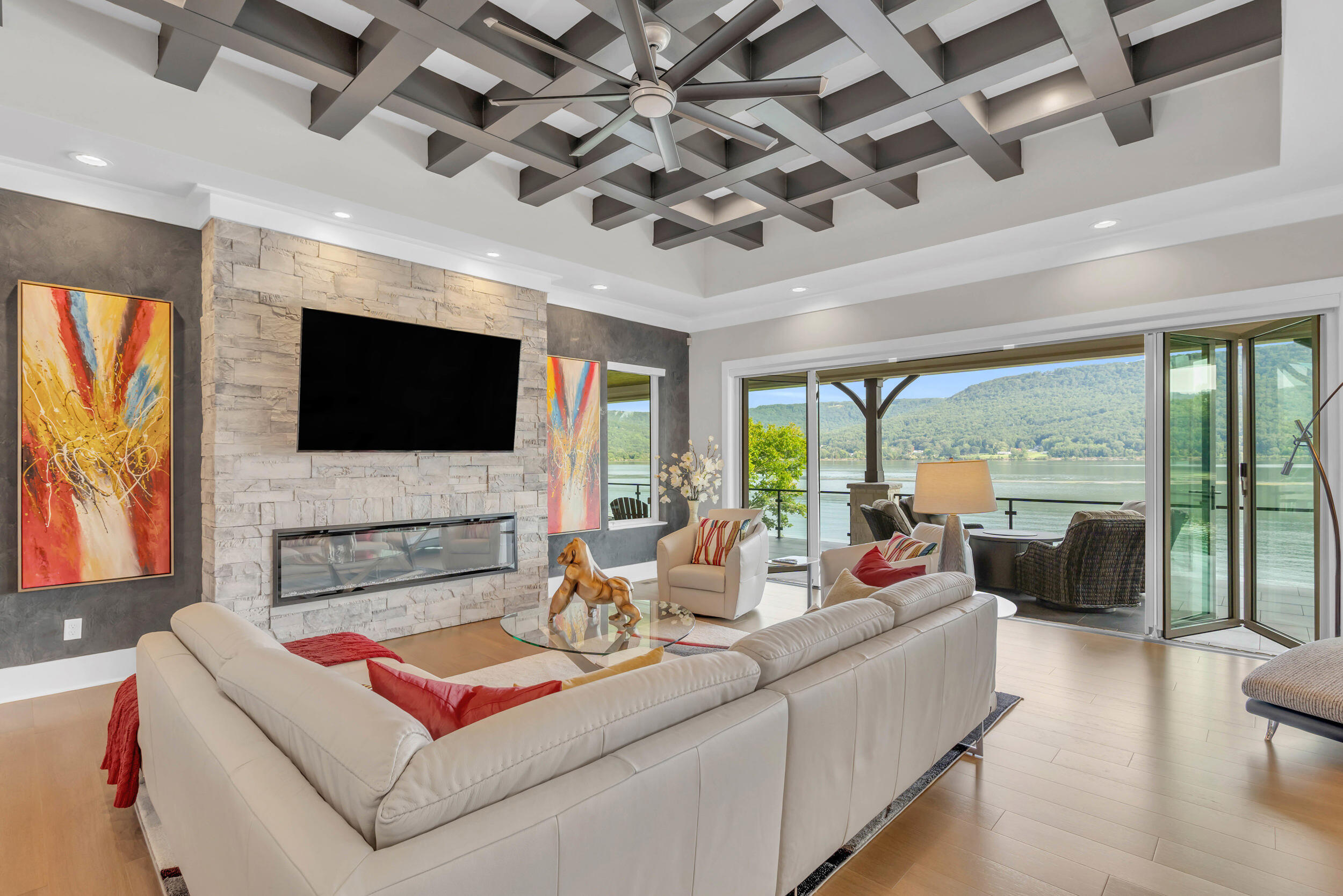 290 Edgewater Way