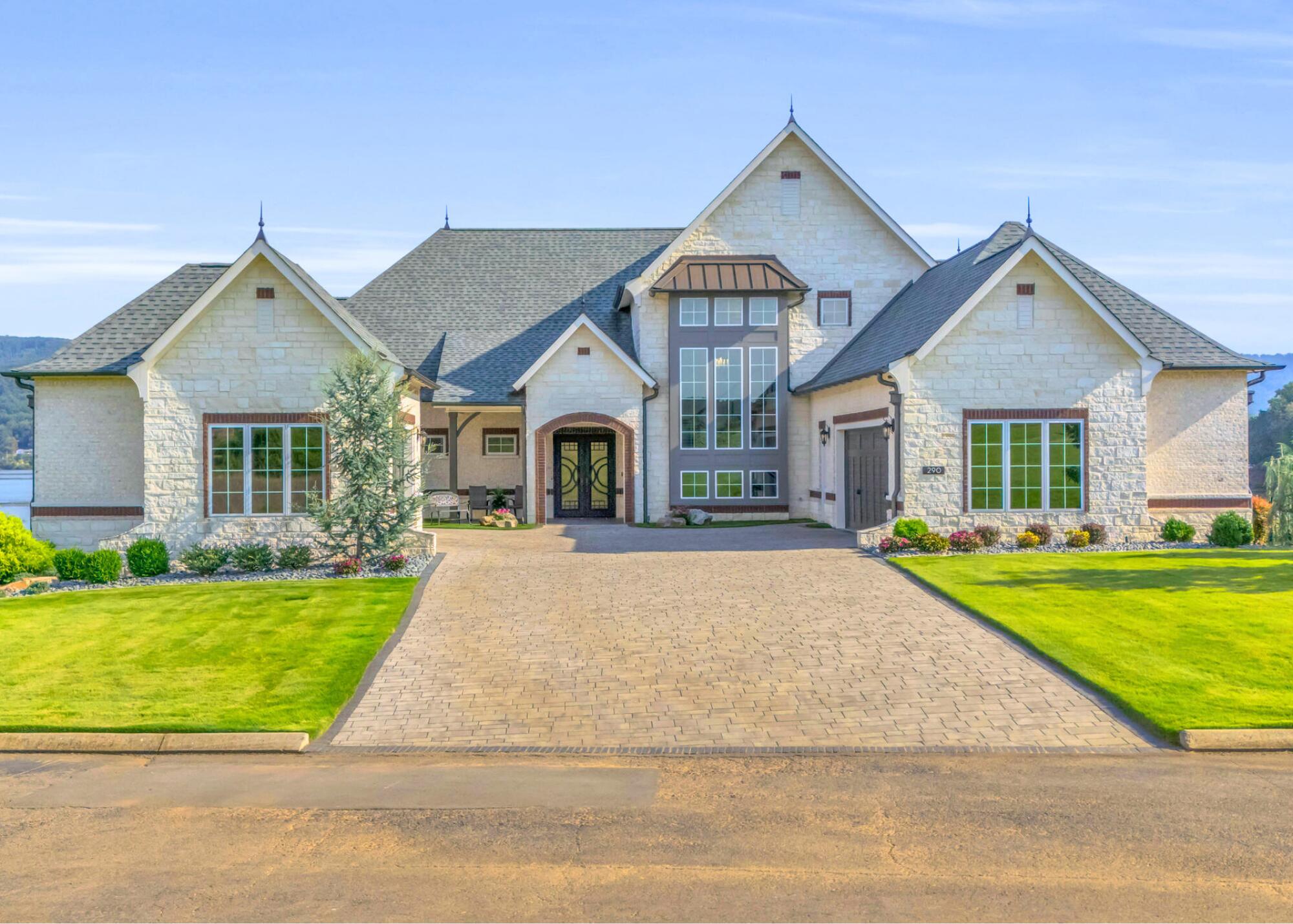 290 Edgewater Way