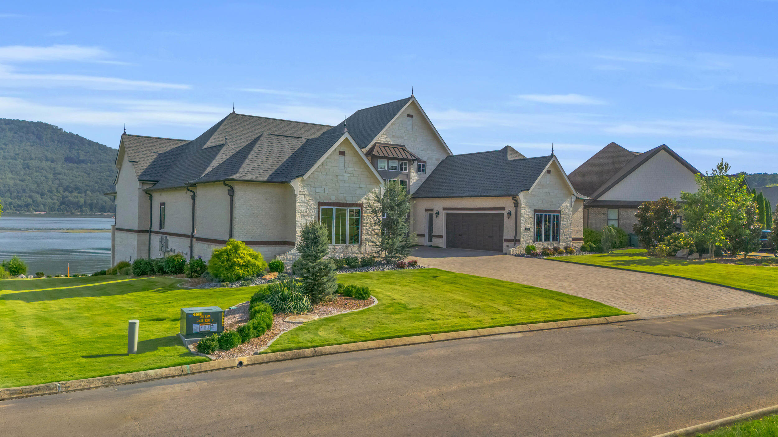 290 Edgewater Way