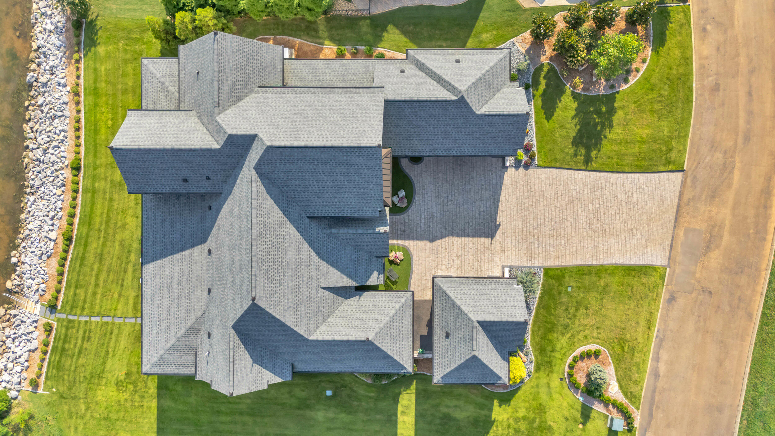 290 Edgewater Way