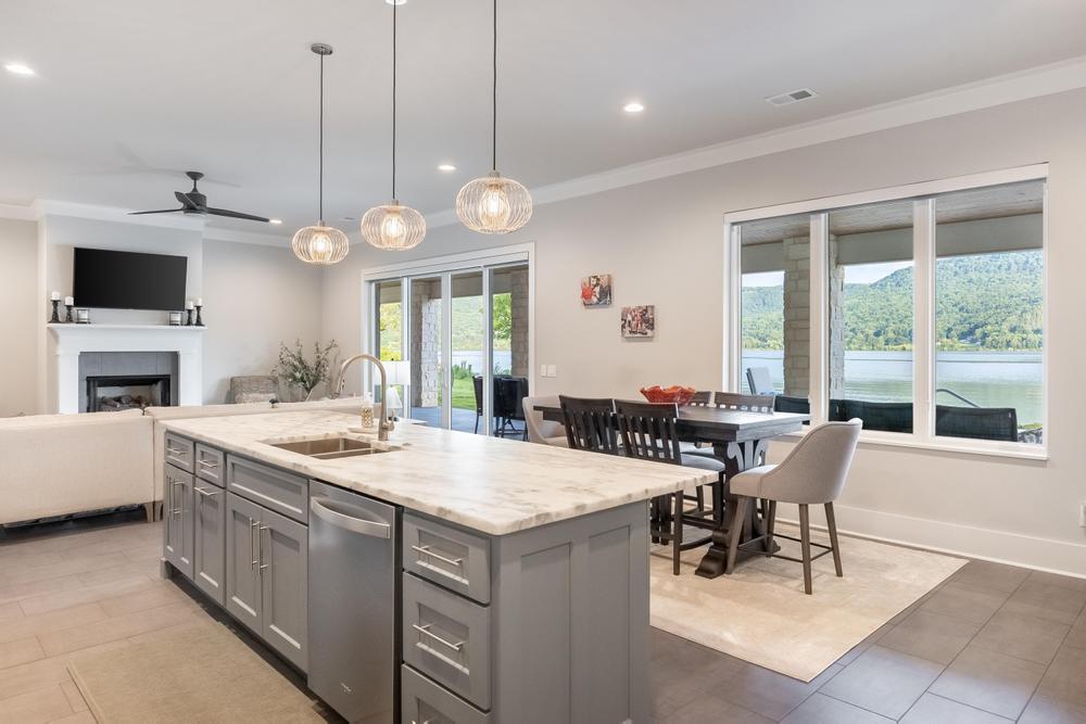 290 Edgewater Way