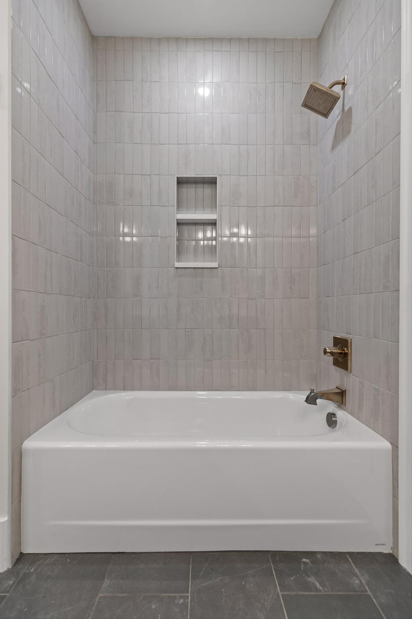 10946 London Tower Place, 64