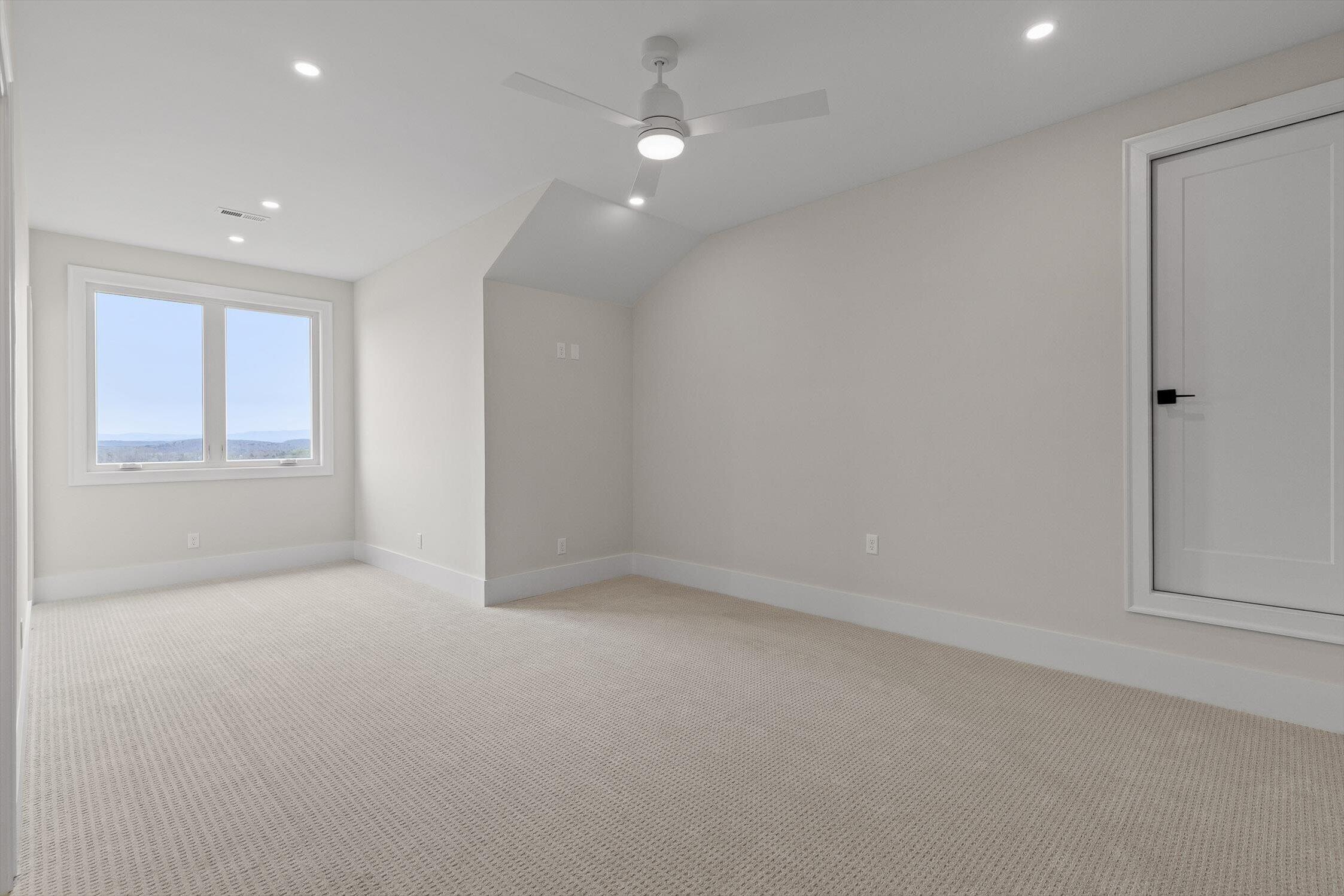 10946 London Tower Place, 64