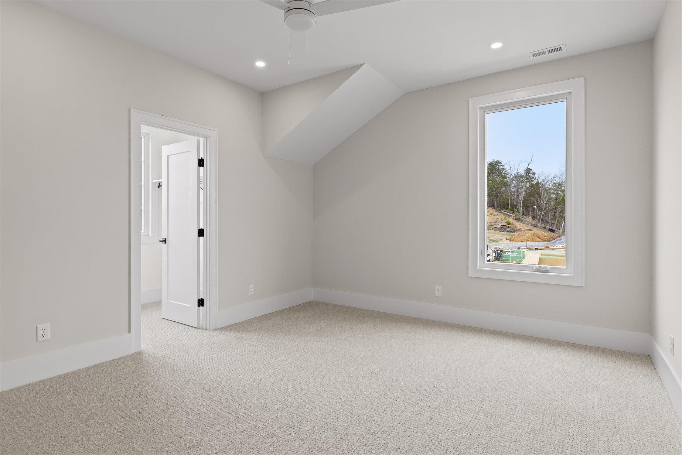 10946 London Tower Place, 64
