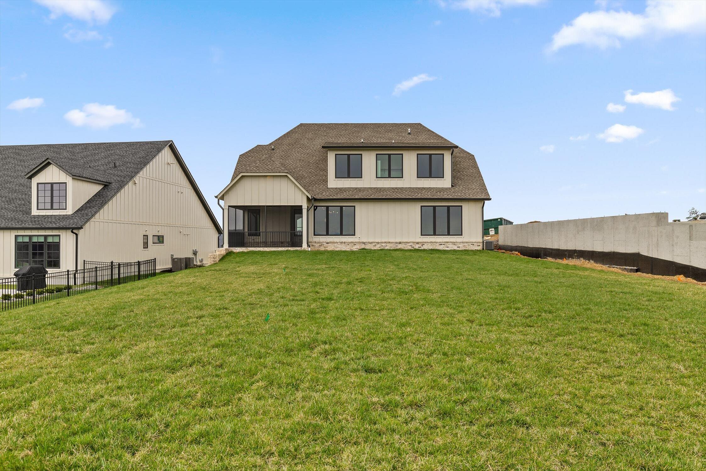 10946 London Tower Place, 64