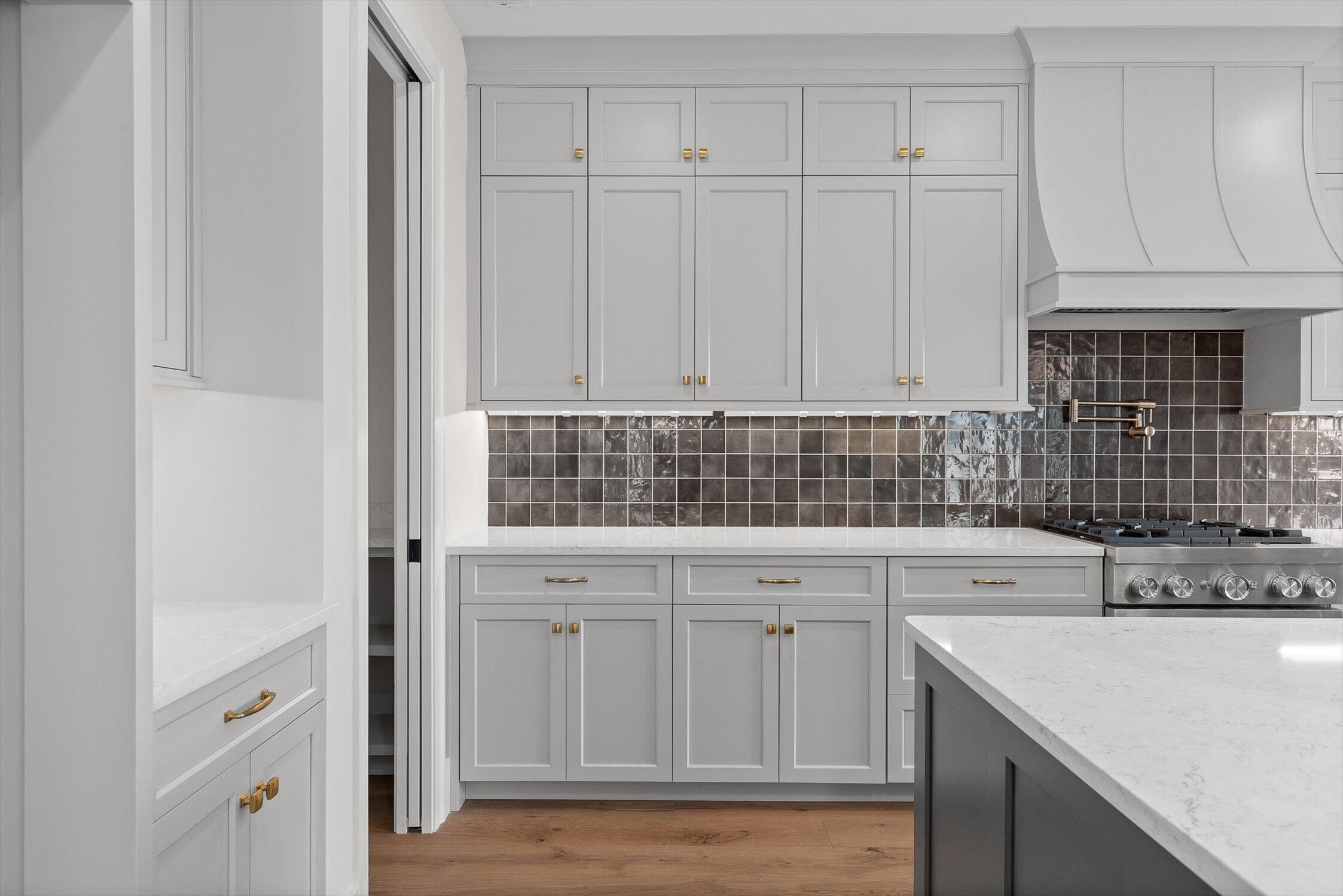 10946 London Tower Place, 64
