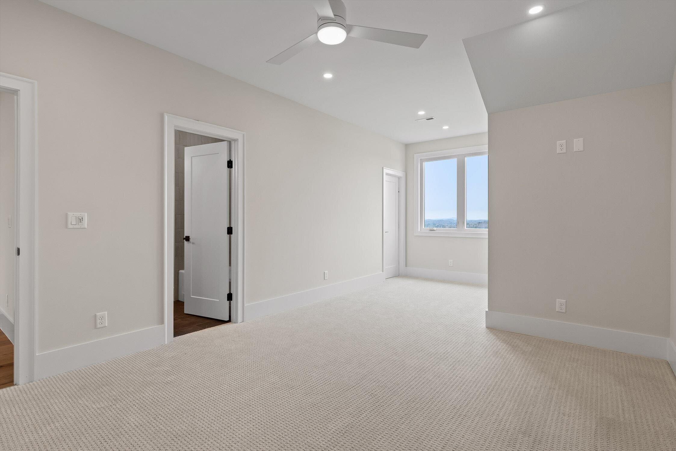 10946 London Tower Place, 64