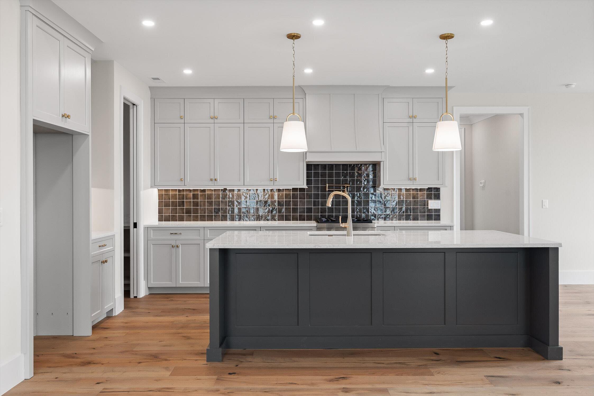 10946 London Tower Place, 64