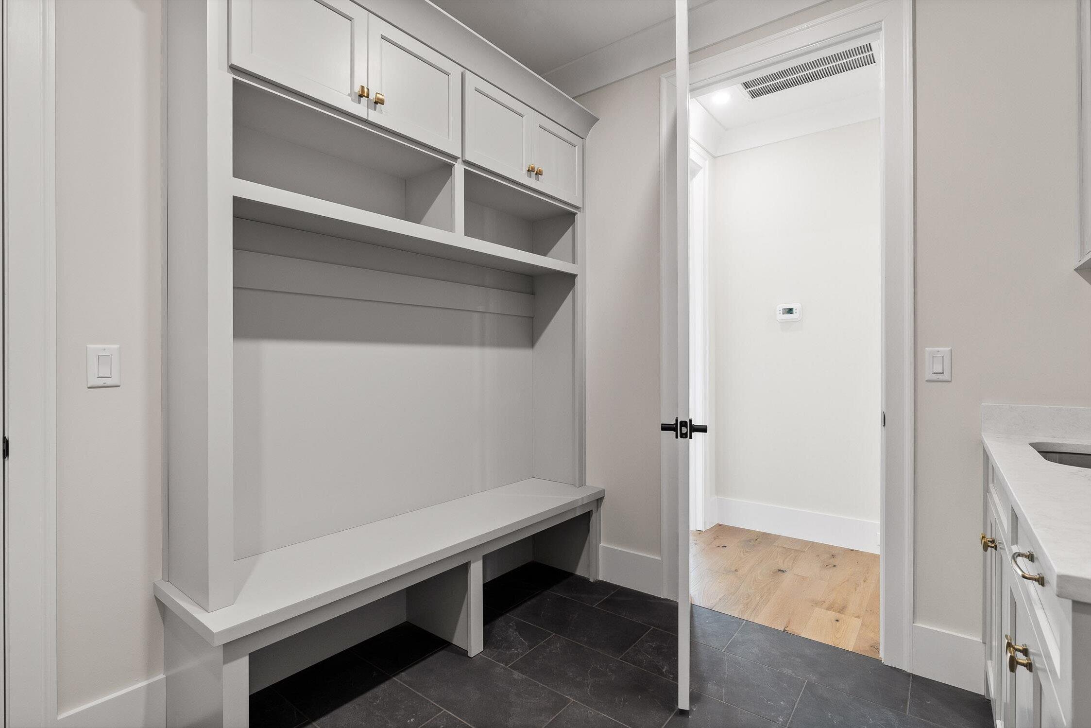 10946 London Tower Place, 64