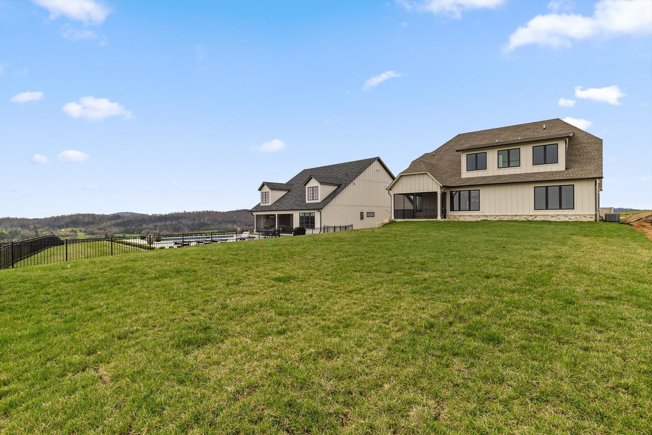 10946 London Tower Place, 64