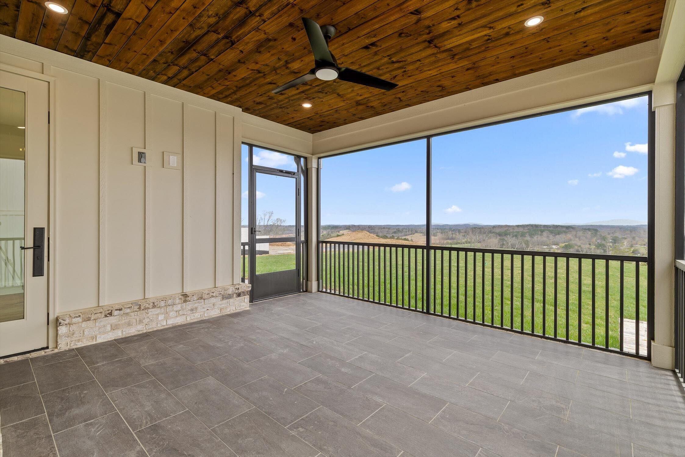 10946 London Tower Place, 64