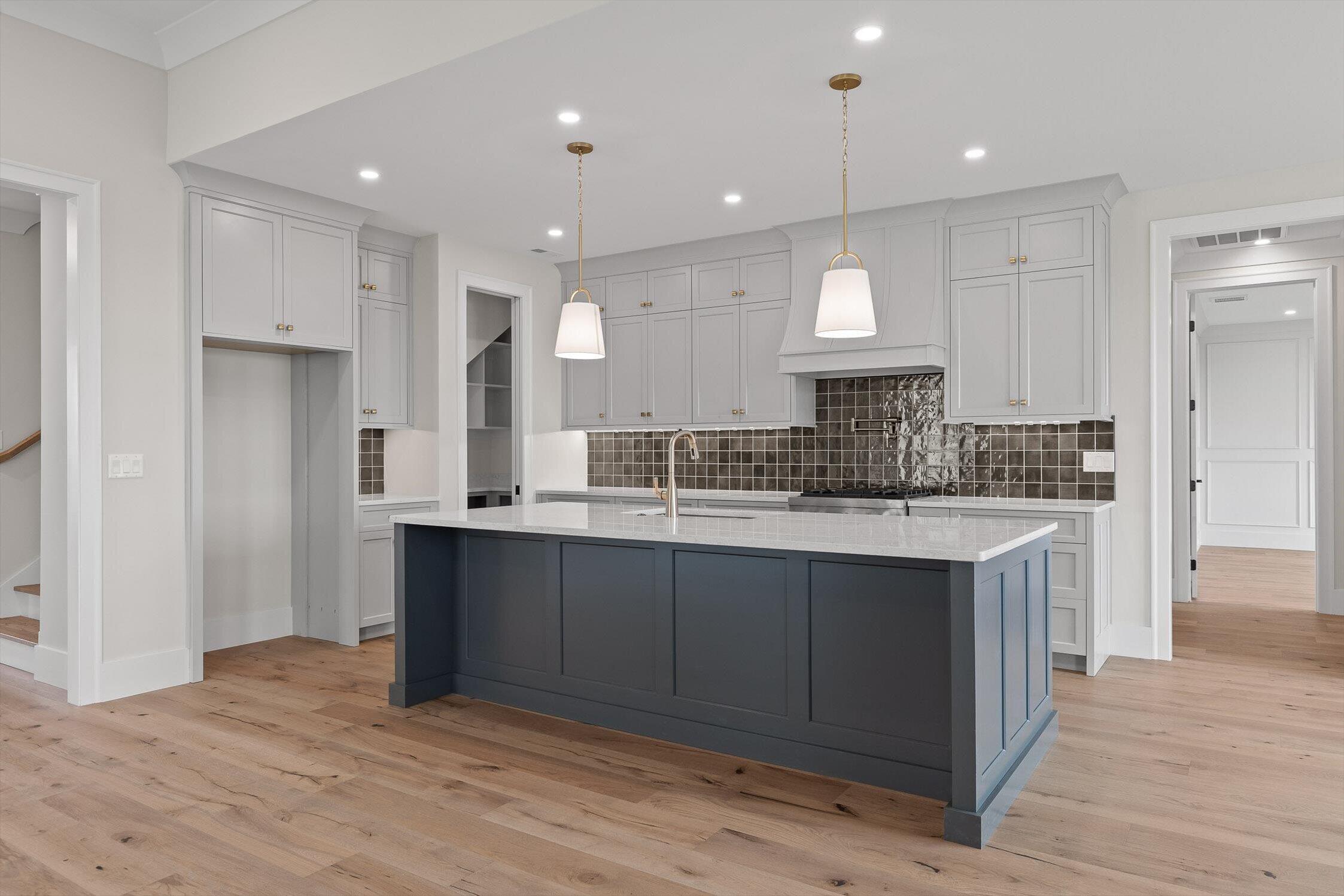 10946 London Tower Place, 64