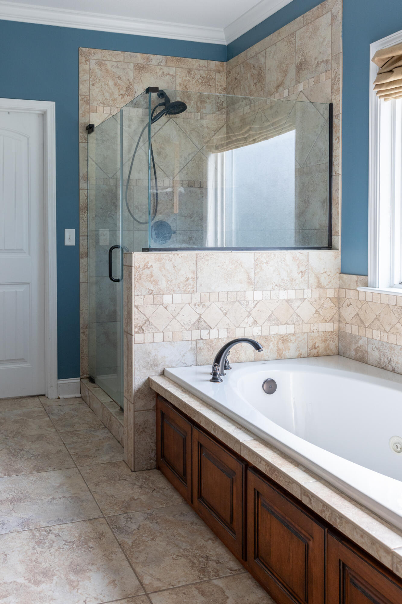 9901 Breeze Hill Lane