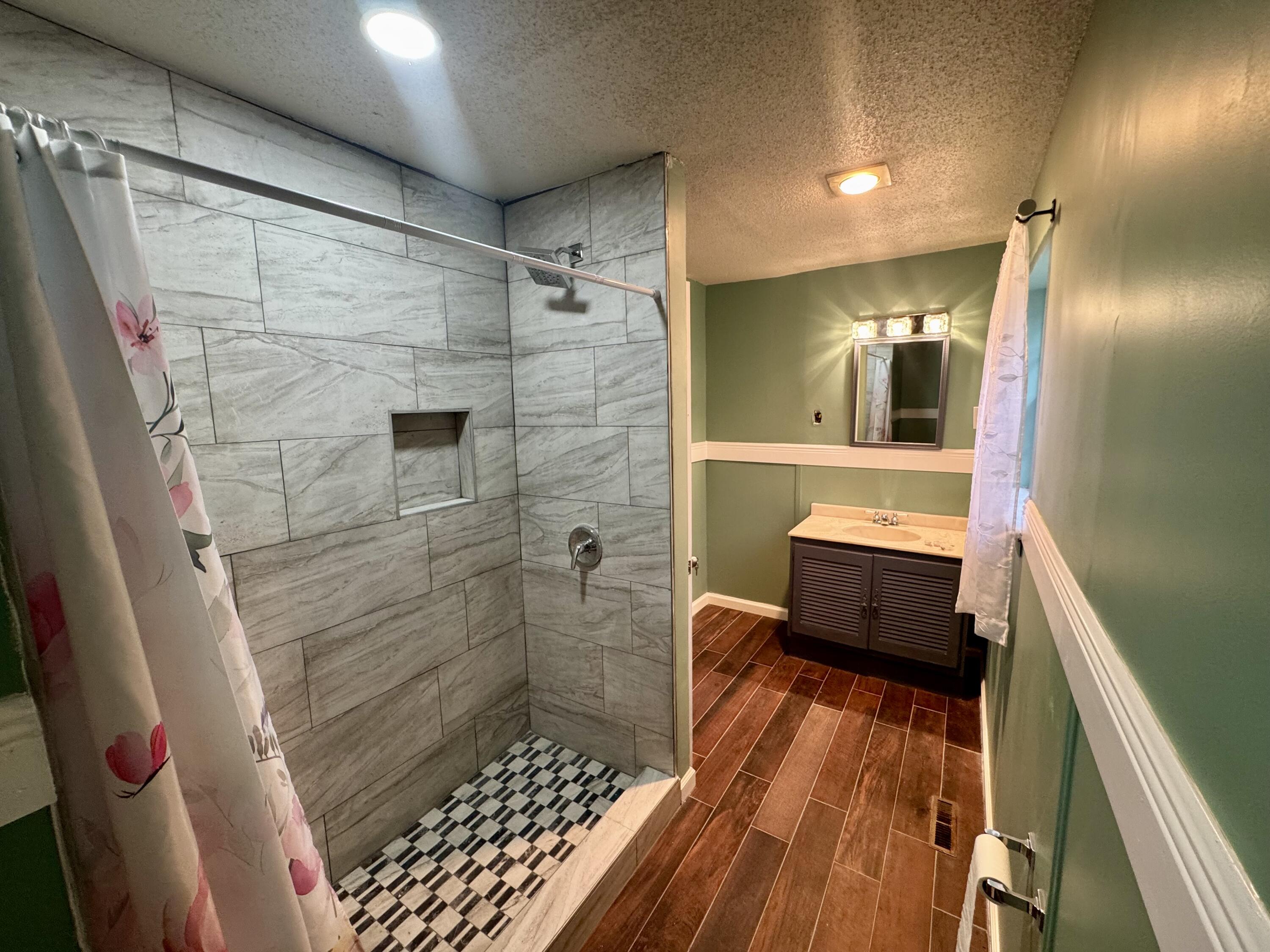 220 W Crest Road
