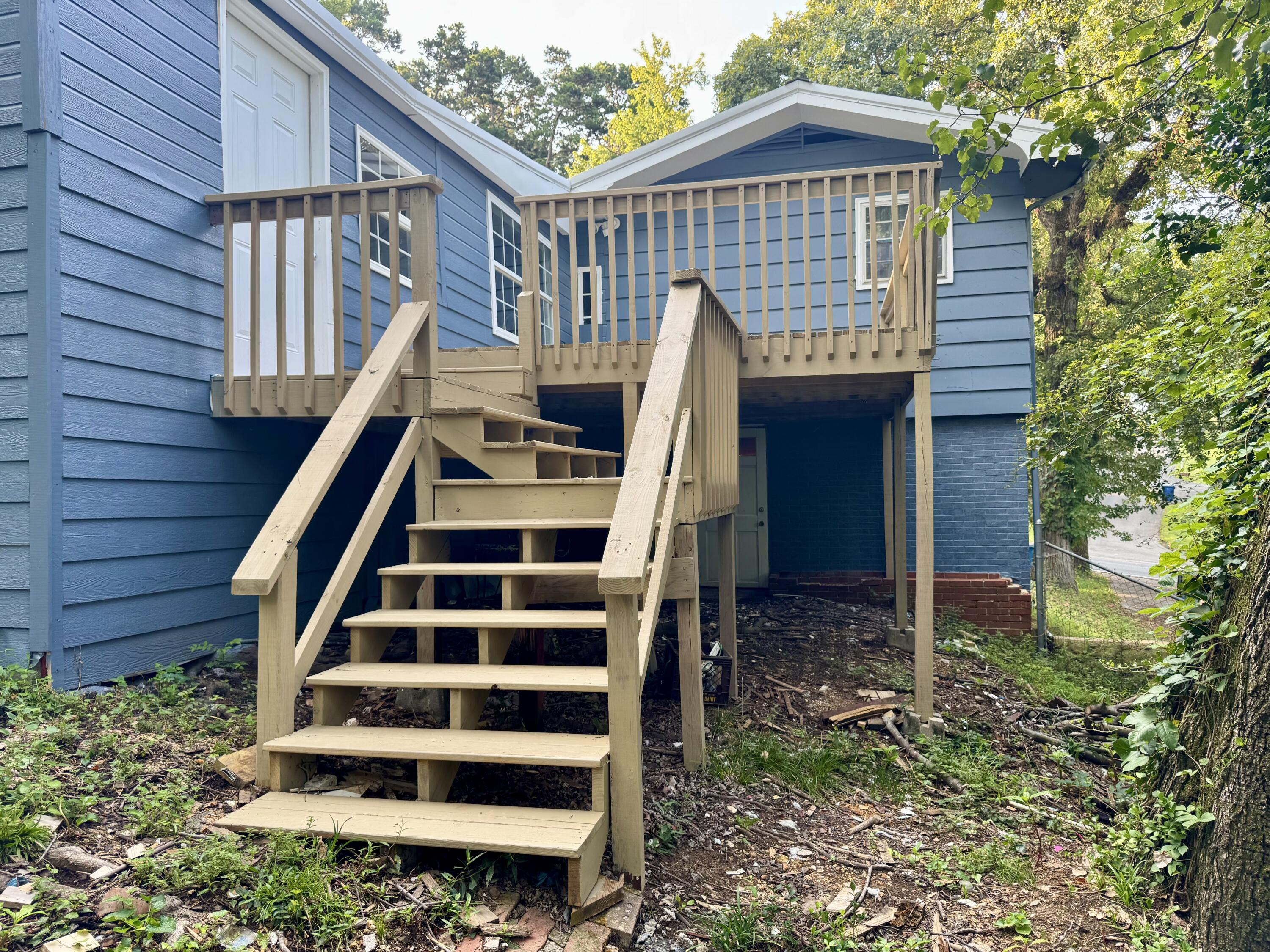220 W Crest Road