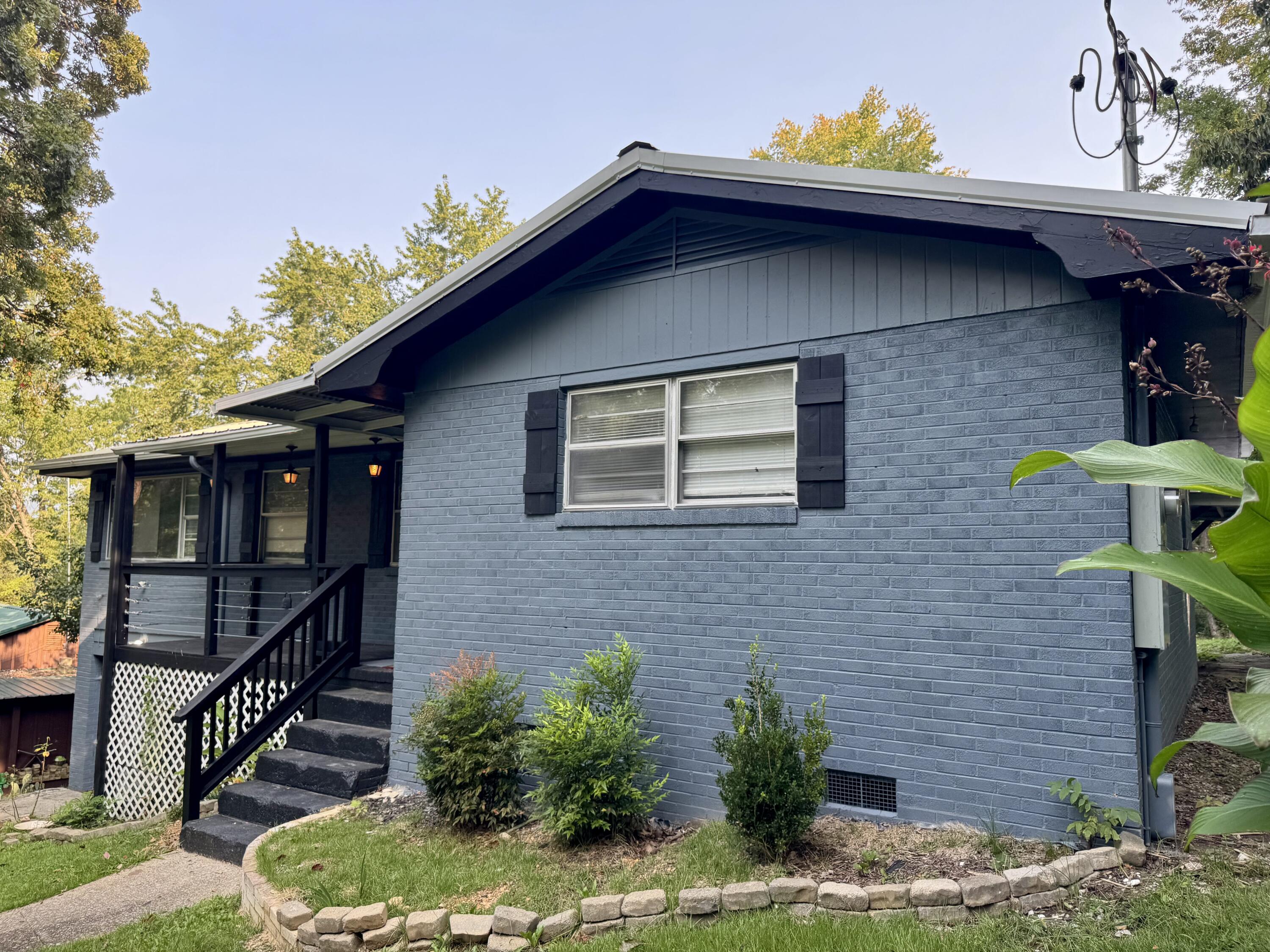 220 W Crest Road