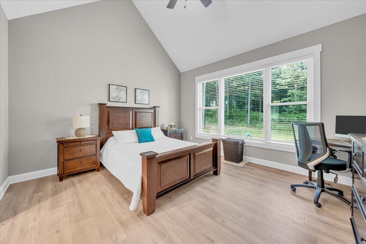 370 Cumberland Circle, Sv342