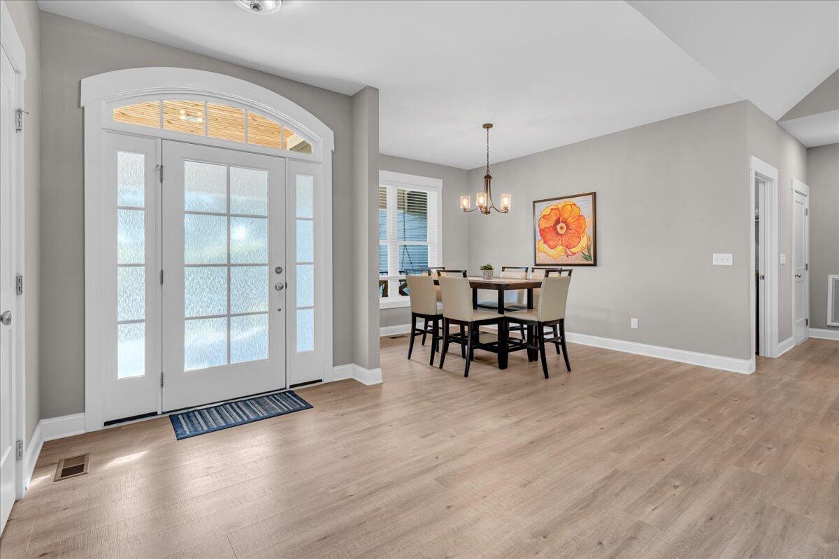 370 Cumberland Circle, Sv342